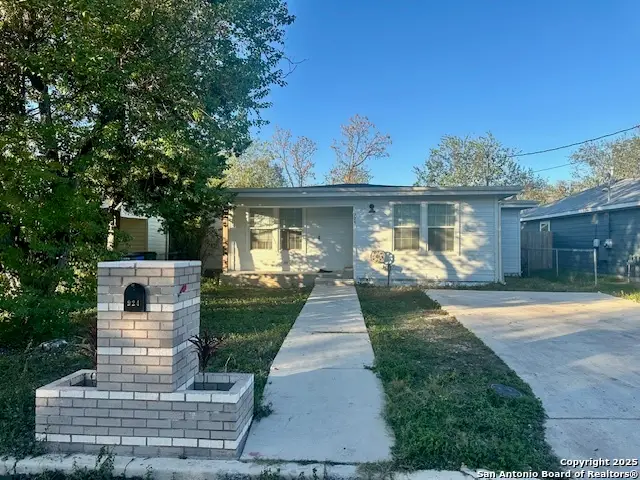 924 Allende, Seguin, TX 78155 - Image #2