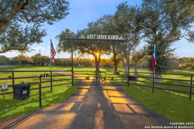 1041 Homestead Ridge, New Braunfels, TX 78132 - #2