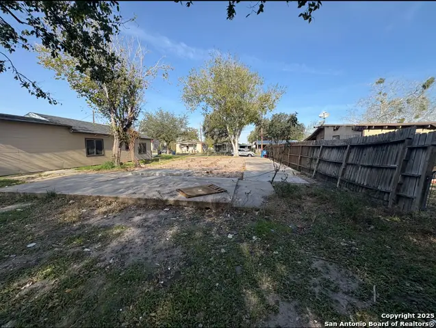 907 W Crockett, Beeville, TX 78102 - Image #3