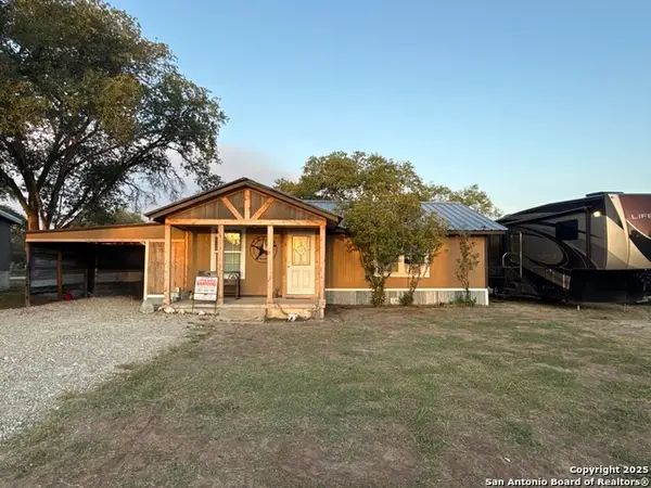 1503 N Hill St, Three Rivers, TX 78071