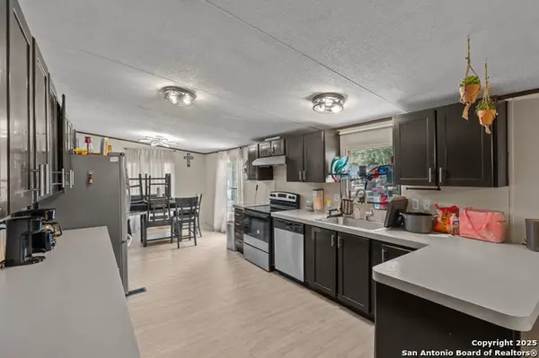 129 Kothmann Rd, La Vernia, TX 78121