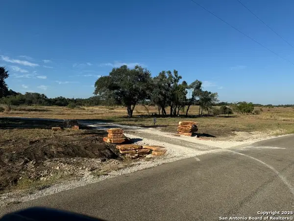 718 Windmill Ridge, Blanco, TX 78606