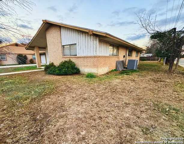 738 Airline, Uvalde, TX 78801 - Image #3