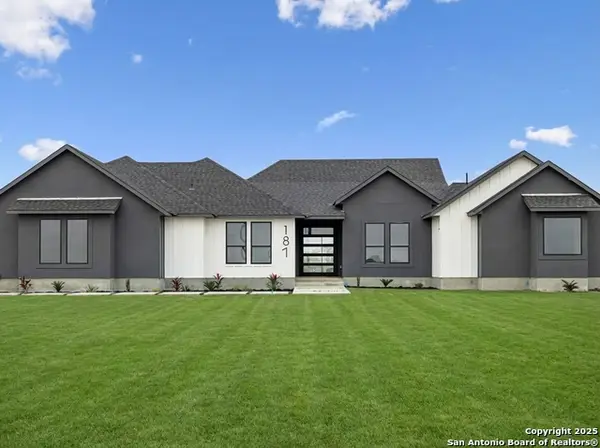 187 Hidden Ranch Ct., Floresville, TX 78114