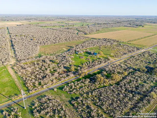 2693 County Road 467, Devine, TX 78016 - Image #3
