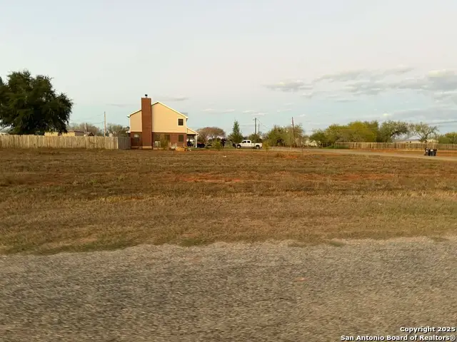 15/14 Merle St, Dilley, TX 78017 - Image #2