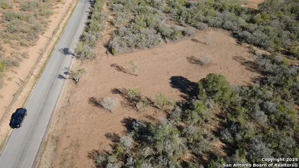 00 CR 327 Cr 327, Jourdanton, TX 78026