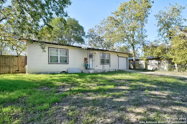 714 S Milam, Seguin, TX 78155 - Image #2