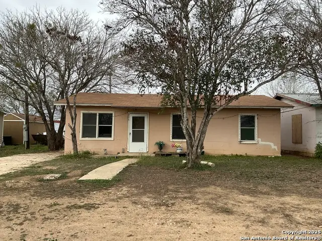 206 W 2nd, Nixon, TX 78140 - #1
