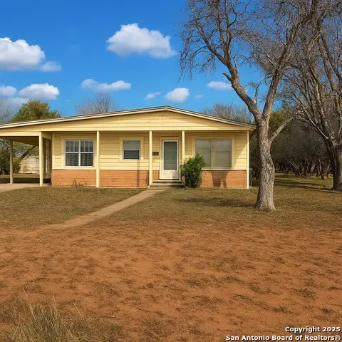 504 N Cedar, Pearsall, TX 78061 - Image #1