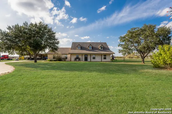 800 County Road 125, Elmendorf, TX 78112