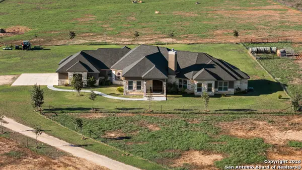 1530 County Road 132, Floresville, TX 78114