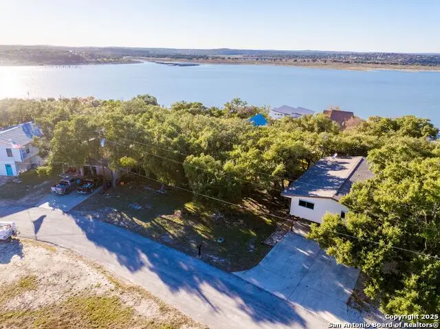 411 Carpenter Dr, Canyon Lake, TX 78133 - Image #2