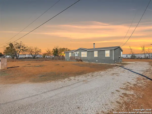 119 Porter Ave., Pearsall, TX 78061