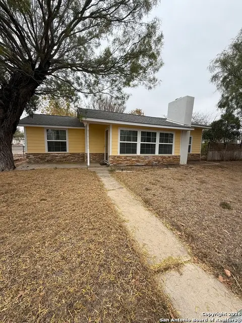 707 W Hay, Carrizo Springs, TX 78834