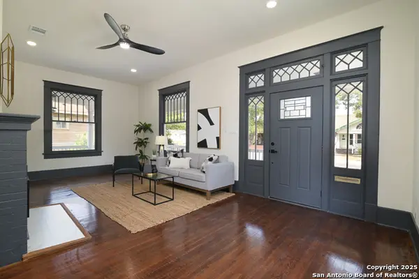 207 Loretta Pl, San Antonio, TX 78210
