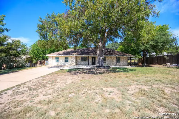 1716 Silver Saddle, Kerrville, TX 78028