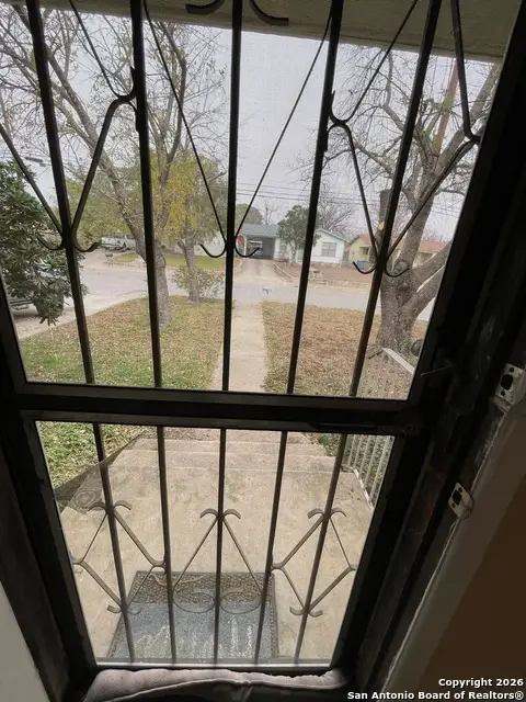 910 Grosvenor, San Antonio, TX 78221 - Image #3