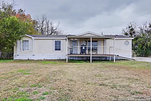 1438 Country, Marion, TX 78124