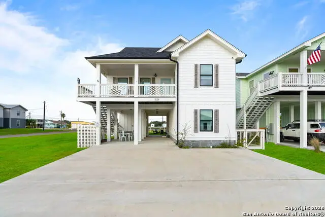 1529 S Live Oak St, Rockport, TX 78382 - Image #1