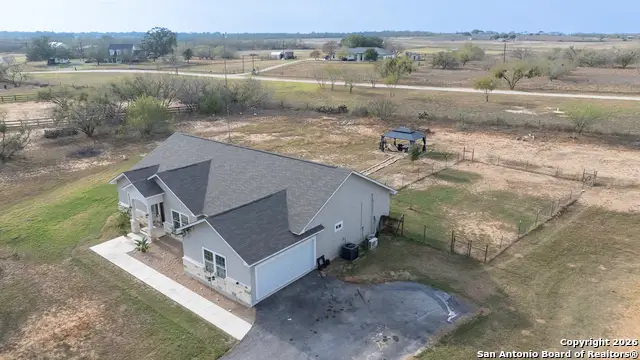 105 Hidden Haven, Floresville, TX 78114 - Image #3