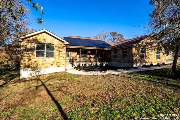 525 Enchanted Oak Dr, La Vernia, TX 78121
