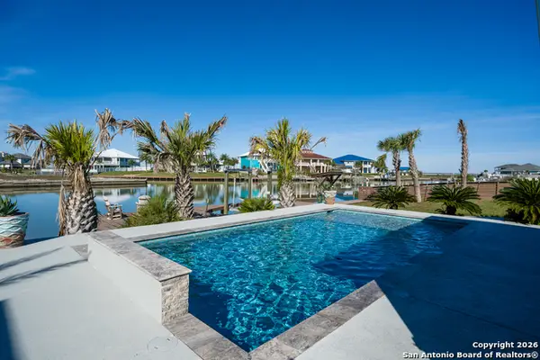 18 Peets Bend, Rockport, TX 78382