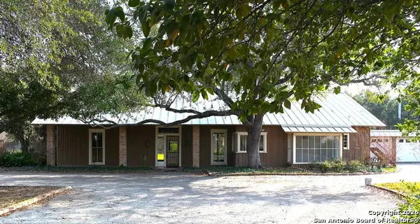 1111 Magnolia, Uvalde, TX 78801