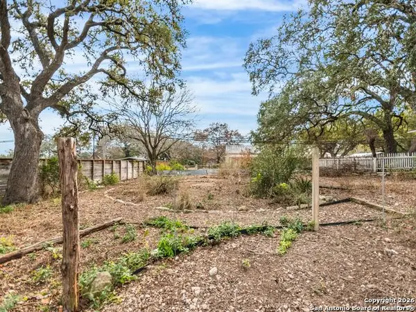 128 Oak Park Dr, Boerne, TX 78006