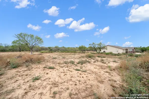 138 County Road 2665, Devine, TX 78016