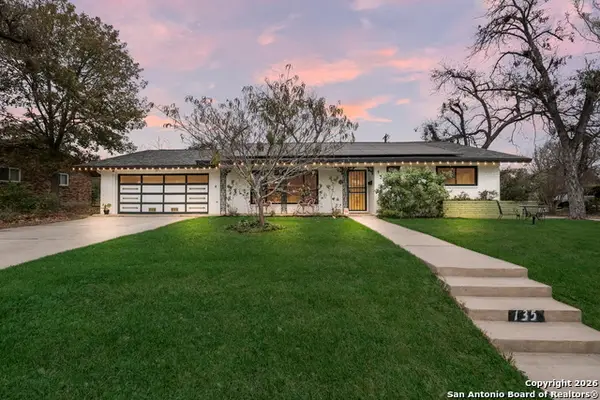 135 Meadowood Ln, San Antonio, TX 78216
