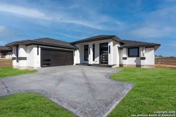 113 Hidden Cove, Floresville, TX 78114