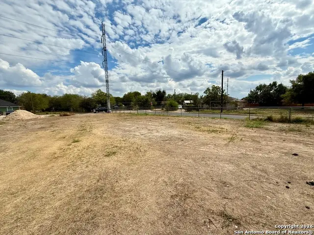 2215 Menefee Blvd, San Antonio, TX 78237 - Image #1