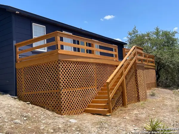 1060 Rockmoor, Canyon Lake, TX 78133