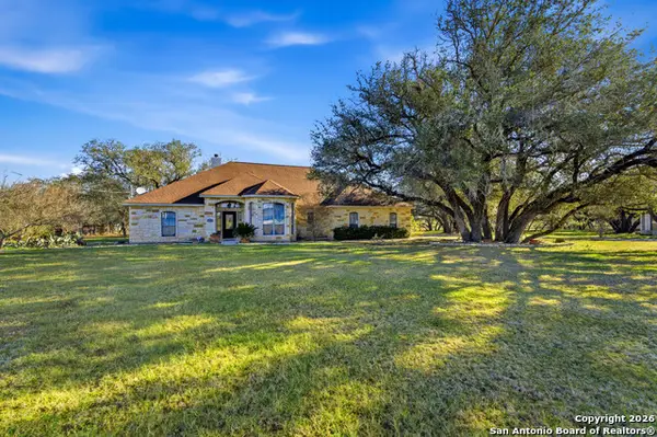108 Medora Branch, Floresville, TX 78114