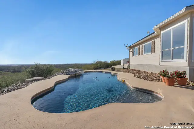 3239 County Road 467, Devine, TX 78016 - Image #1