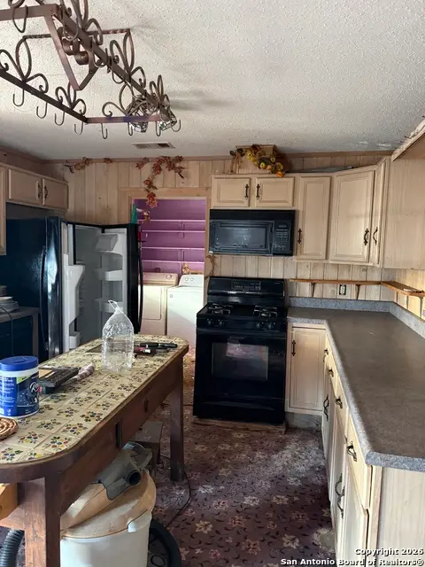 888 S Us Highway 281, Pleasanton, TX 78064