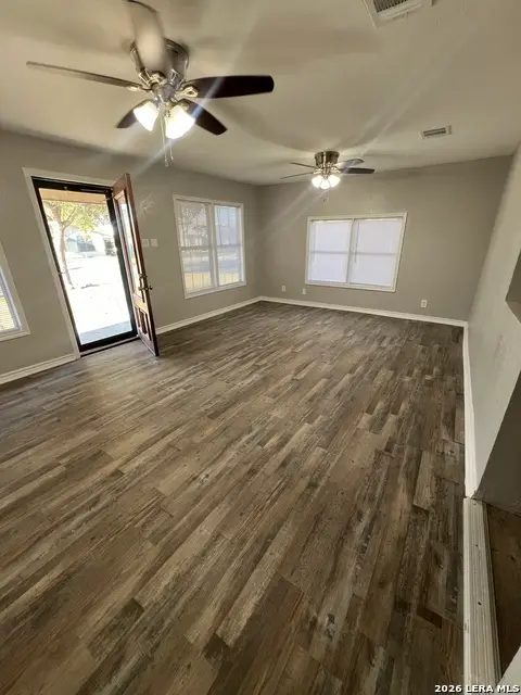 909 W Crockett, Beeville, TX 78102 - Image #2