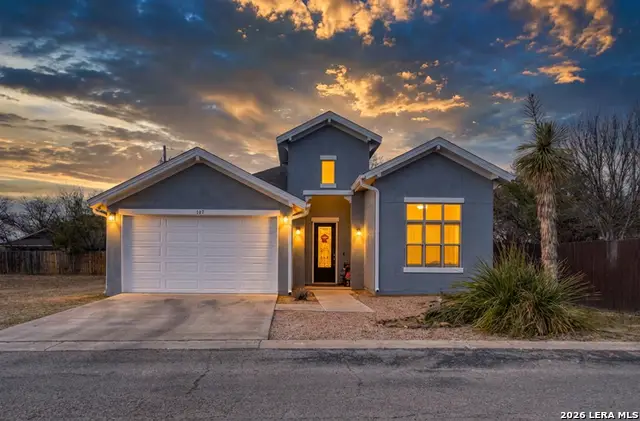 137 Sutton Pl, Uvalde, TX 78801 - Image #1