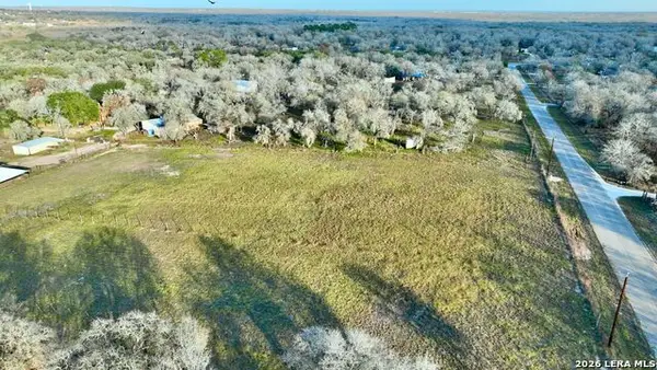 843 Shady Grove, Adkins, TX 78101