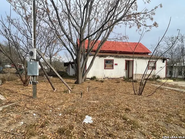 712 Devine, Devine, TX 78016 - Image #1