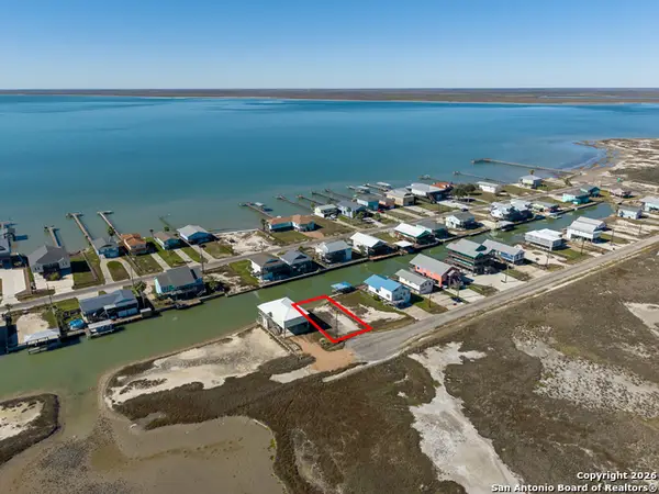 153 Starfish Dr, Rockport, TX 78382