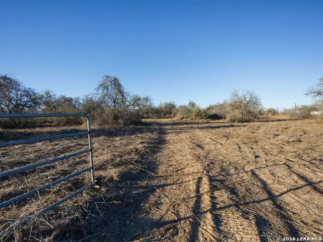 305 Sara Ln, Lytle, TX 78052 - Image #3