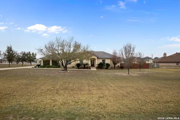 500 Wagon Train, La Vernia, TX 78121