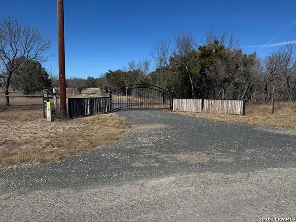 523 Kahn Drive, Rio Frio, TX 78879