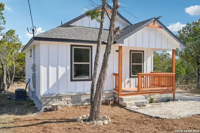 118 Matt Dillon Dr, Bandera, TX 78003 - Image #2