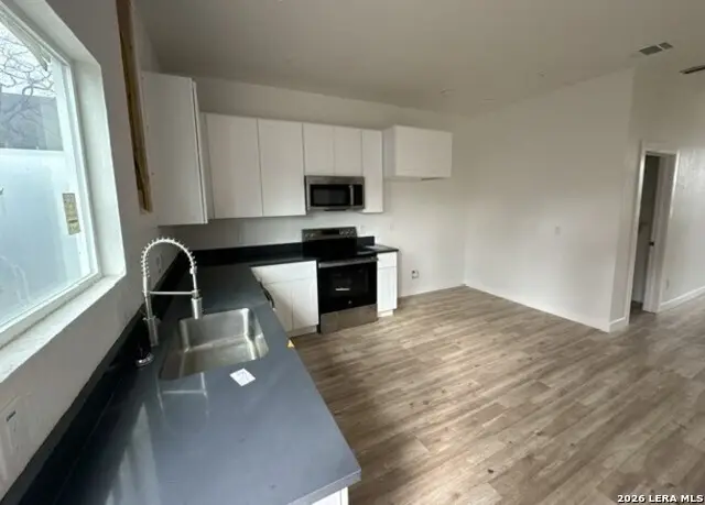 2402 W Martin St, San Antonio, TX 78207 - Image #3
