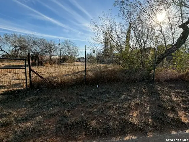 405 E Miller, Dilley, TX 78017 - Image #3