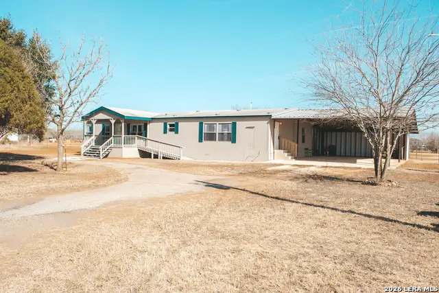 290 Crestfield, Pleasanton, TX 78064 - Image #2