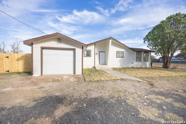 523A Rossville, Devine, TX 78016 - Image #1